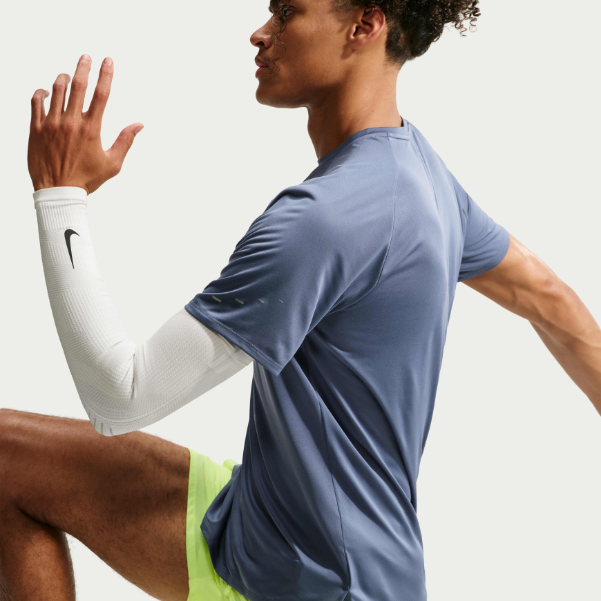 Футболка чоловіча бігова NIKE   Dri-FIT ADV HV5203-491 - Зображення №3