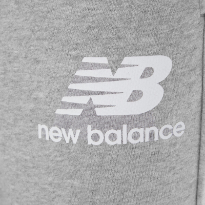 Спортивні брюки чоловічі New Balance Essentials Stacked Logo MP03558AG