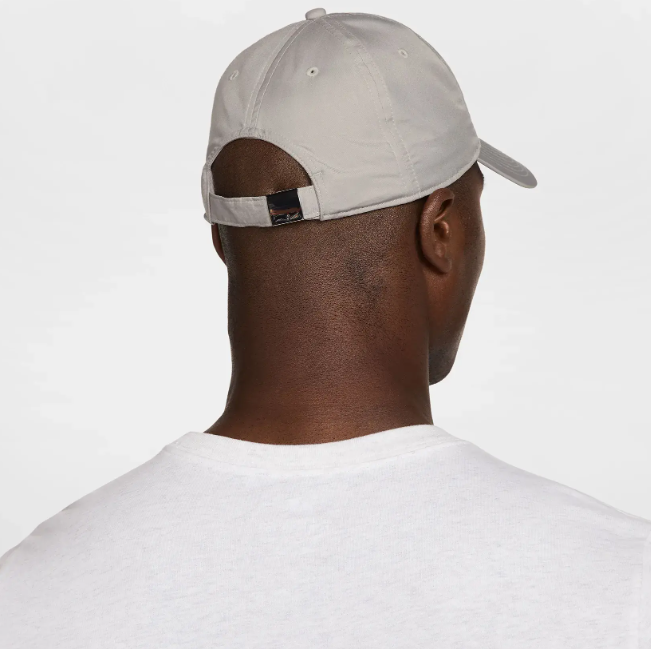 Кепка унісекс NIKE Dri-Fit Club Metal Swoosh  FB5372-009 - Зображення №3